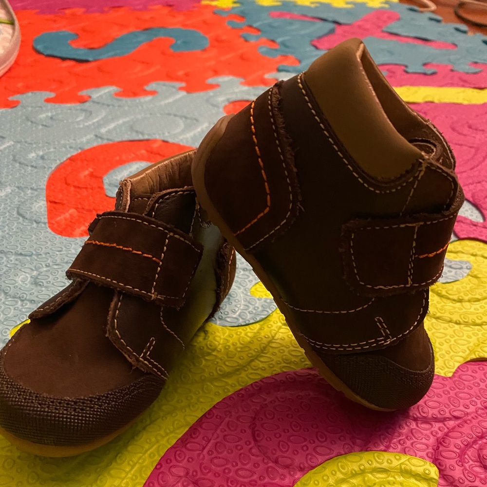 Baby shoes , brown , New without tags